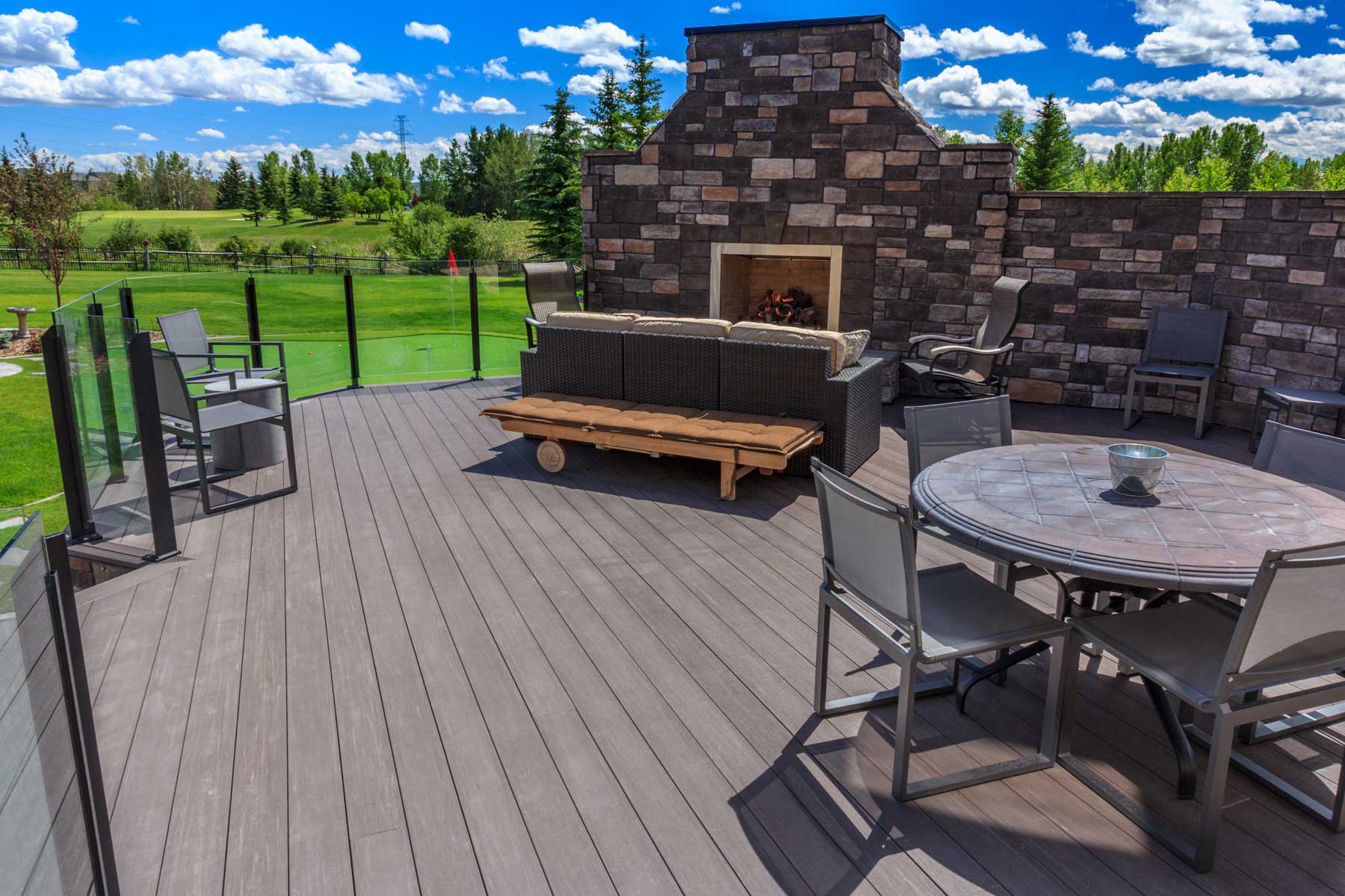 023-Deck_overviewing_putting_green