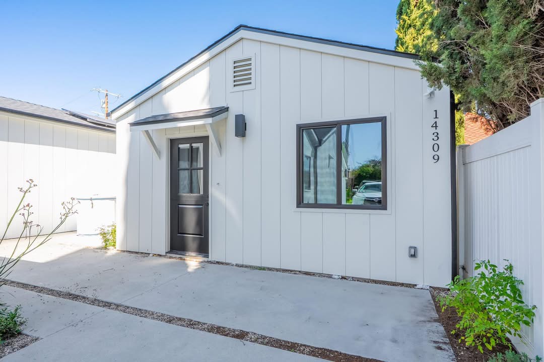 8227F235-8689-4721-BF89-40AFA08A68A2